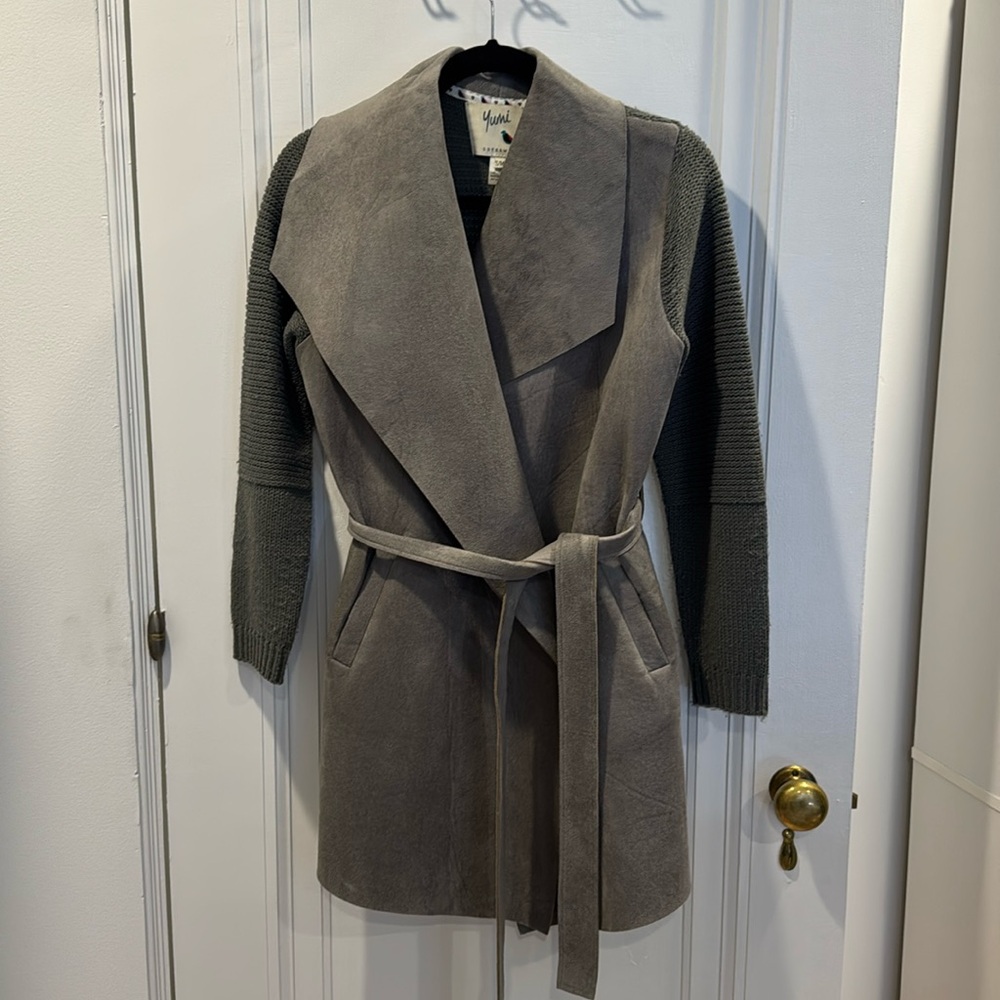 Coat-igan, Size S/M, multi-material with tie belt closure and front pockets.